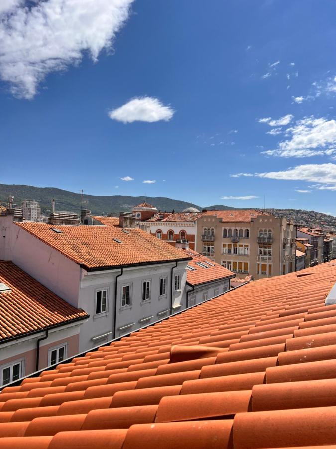 Mansarda Mazzini Apartment ตรีเอสเต ภายนอก รูปภาพ
