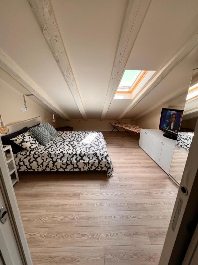Mansarda Mazzini Apartment ตรีเอสเต ภายนอก รูปภาพ